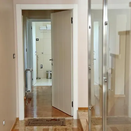 Frankie Apartment *